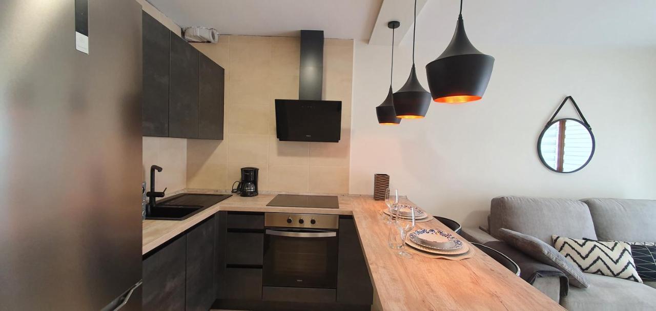 Dabelmar A Lanzada Apartment